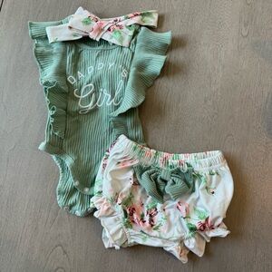 “Daddy’s girl” onsie, skirt, headband set